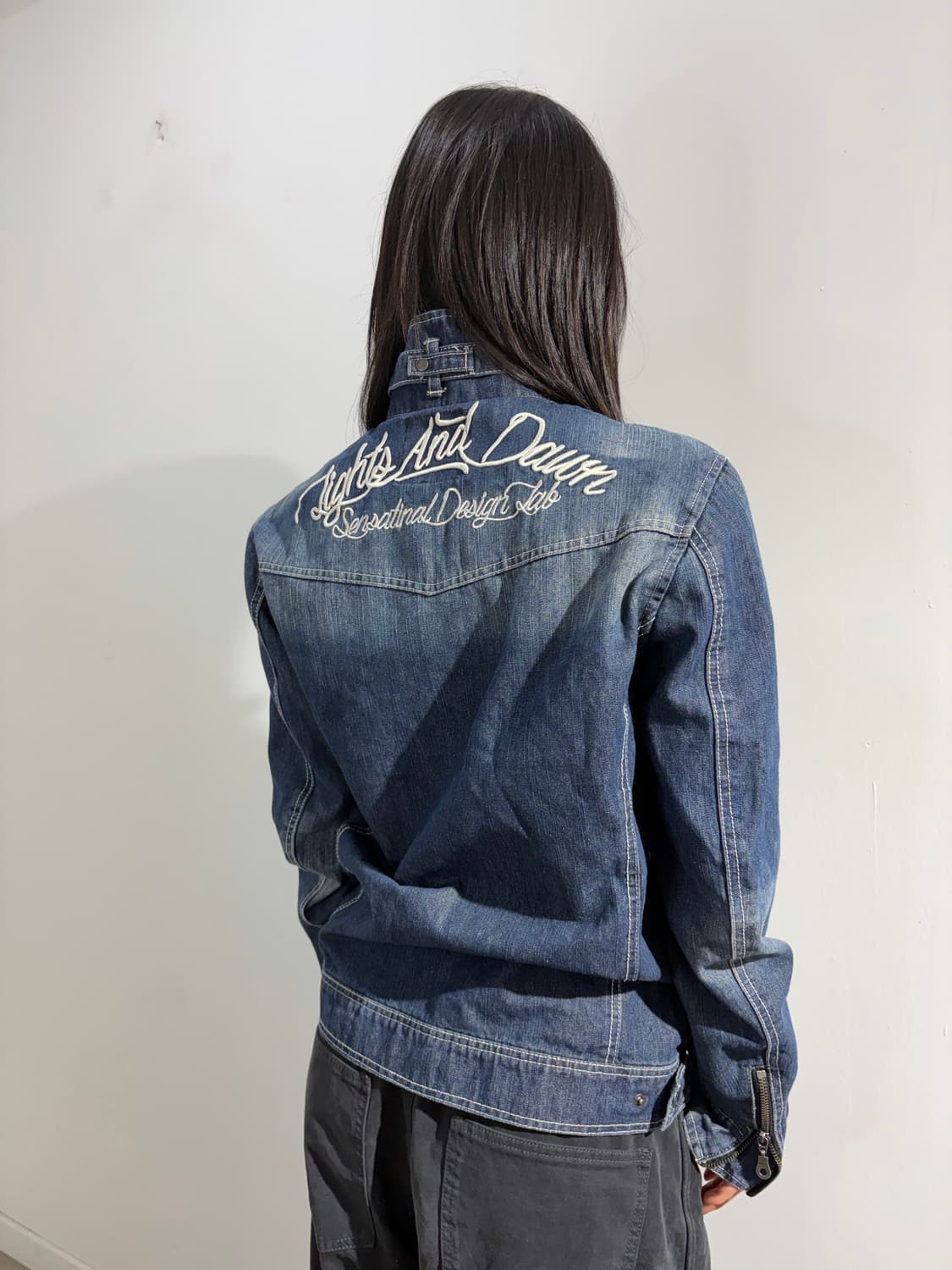 in the attic 데님 자수 자켓 상품이미지3