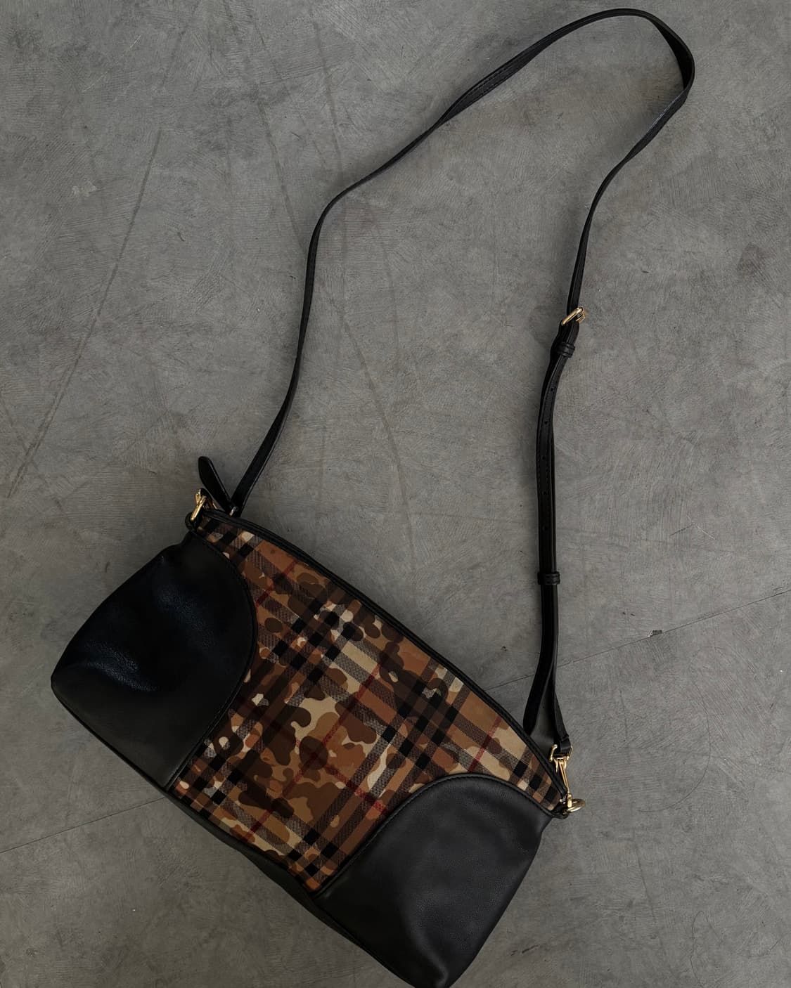 Burberry 버버리 리미티드 레더 노바체크 크로스백 상품이미지1