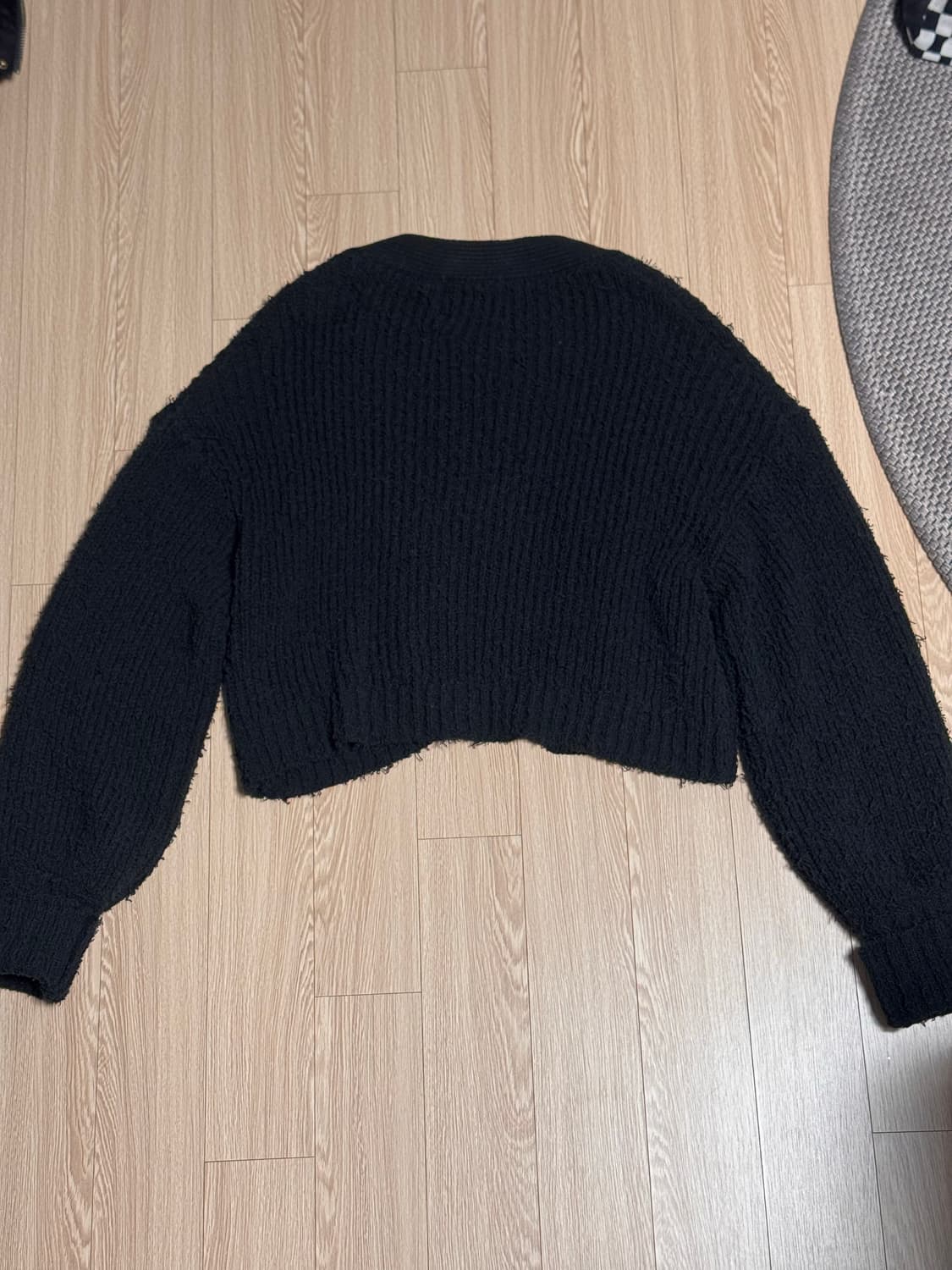 쉬이즈큐트 플러피 가디건 블랙 팝니다 상품이미지3