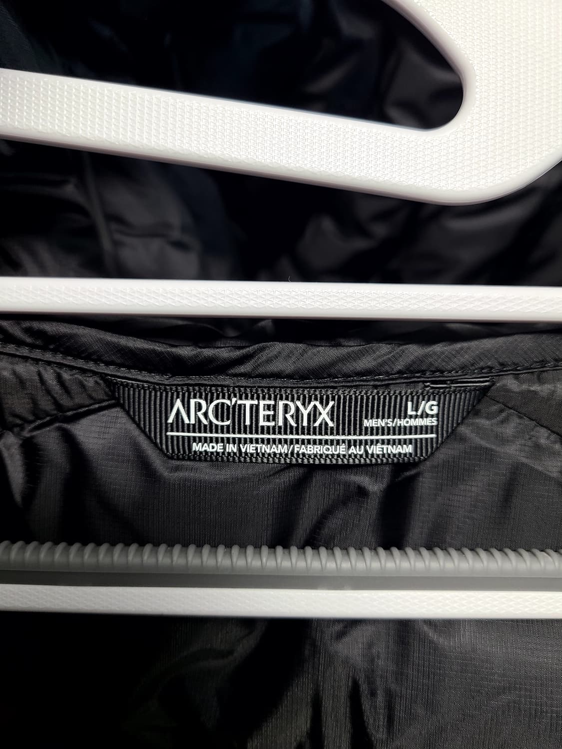 아크테릭스 세륨 블랙 L 팝니다 상품이미지4