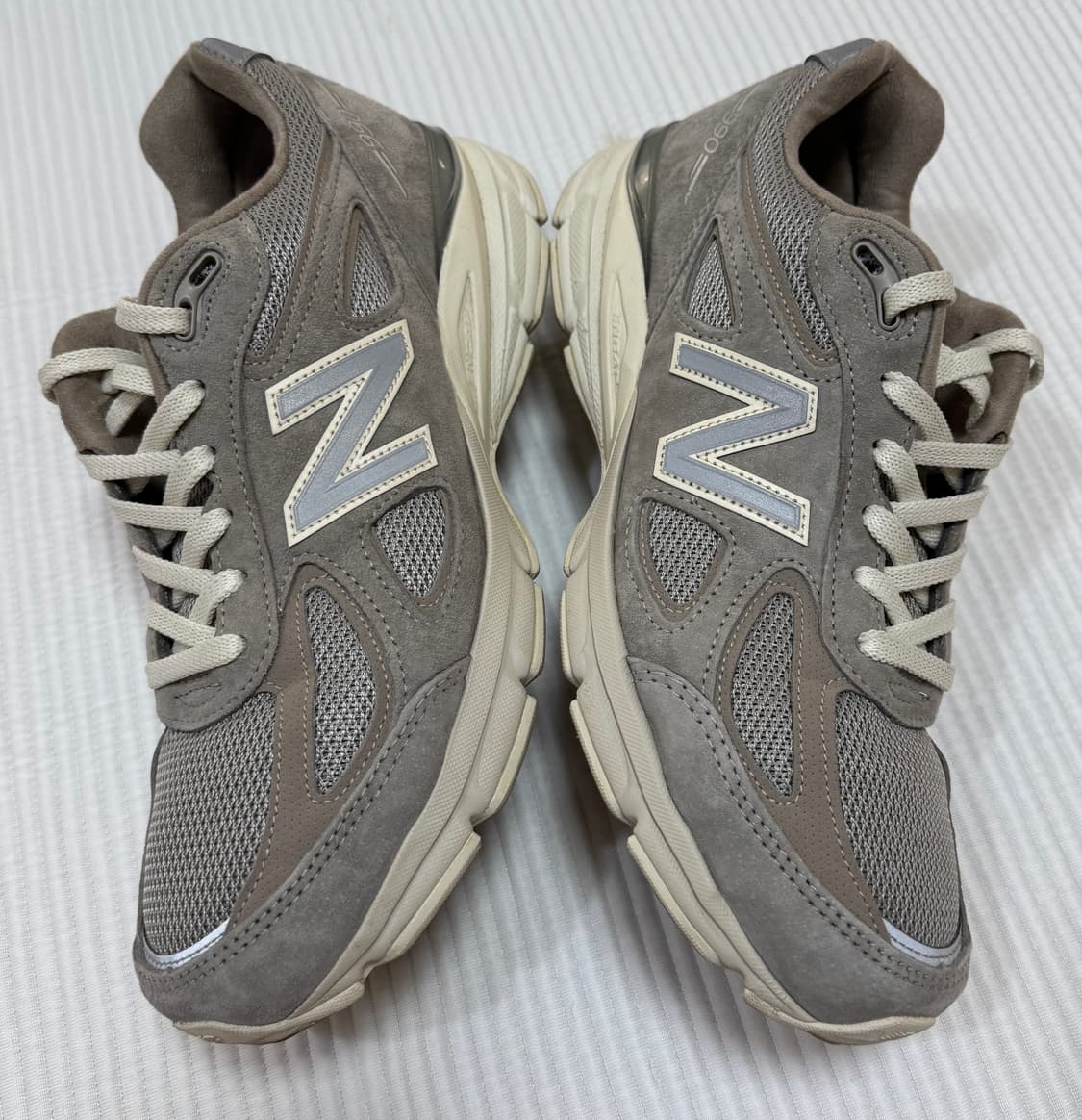 Kith 뉴발란스 990v4 상품이미지4