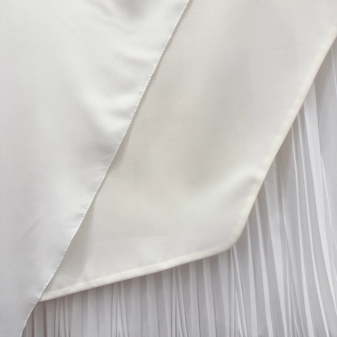 마인 민소매 블라우스 언발 레이어드 플리츠 지퍼 디테일 아이보리 상품이미지6