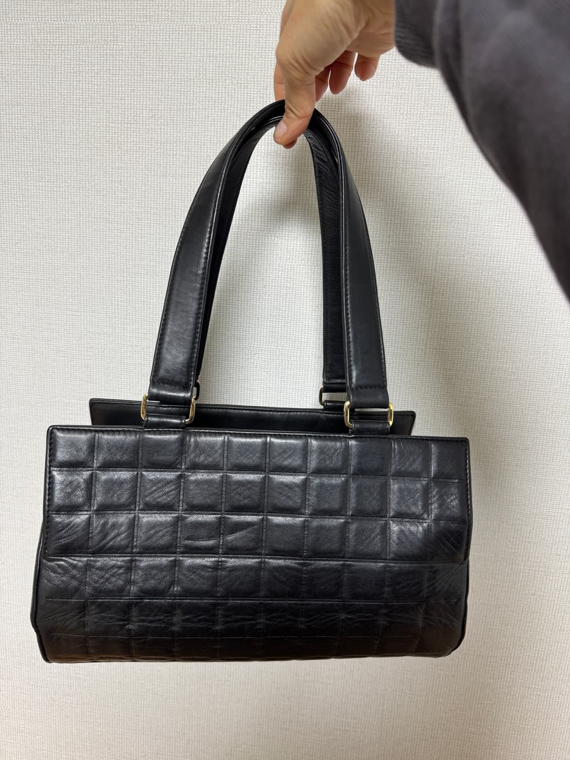 샤넬 CC로고 초코바 원통 토트백 상품이미지4