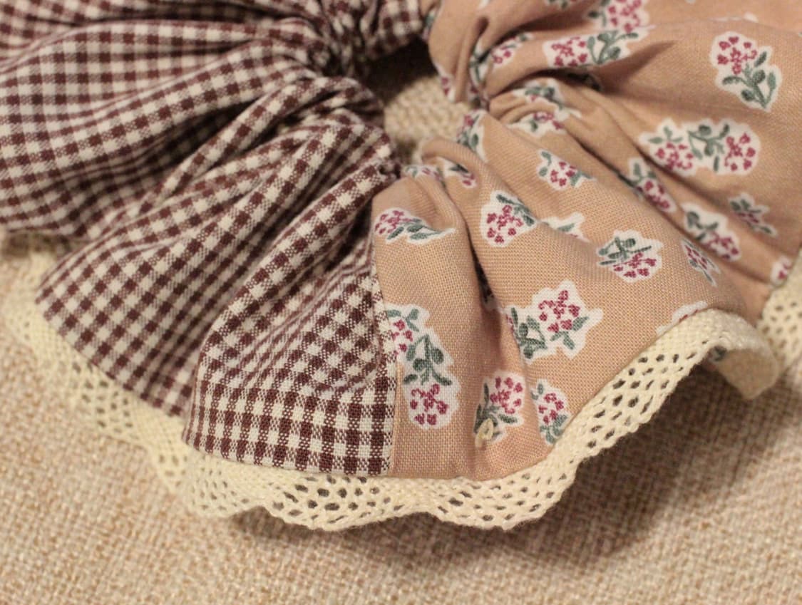 핸드메이드 베이지 꽃무늬 레이스 스크런치 상품이미지2