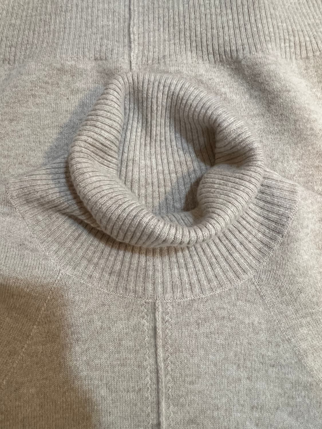 손정완 여성 오트밀베이지 캐시미어100니트 터틀넥니트  상품이미지5