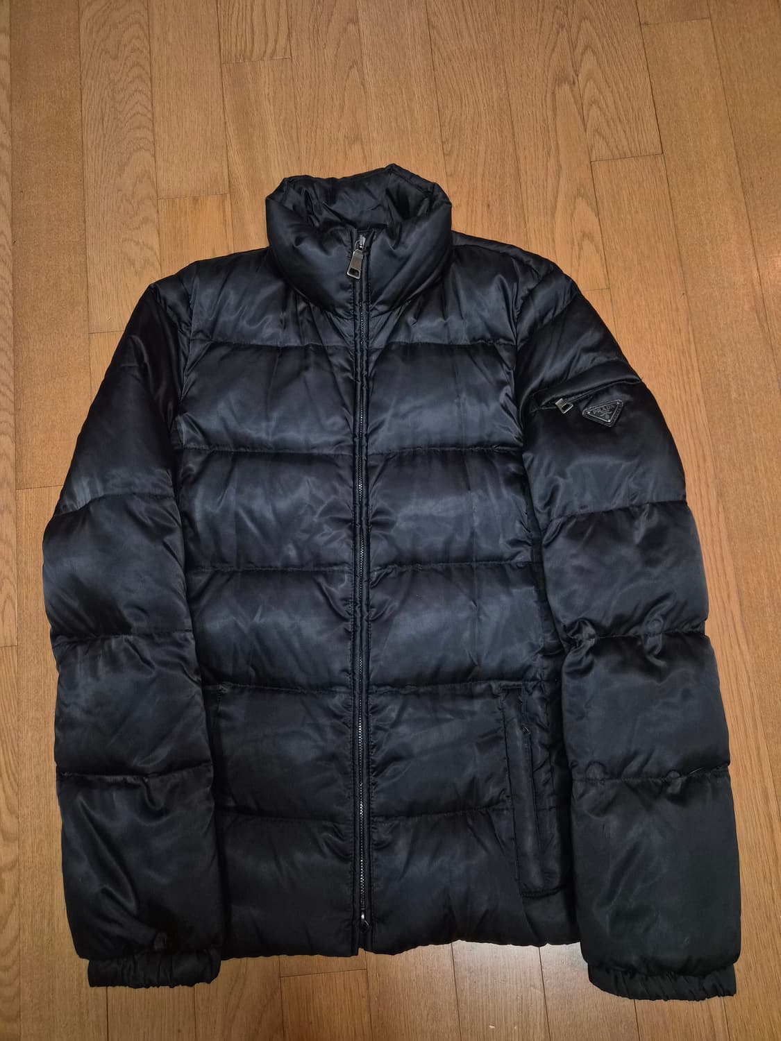 (정품) 프라다 삼각 로고 패딩 40사이즈 (명품 여성 자켓 점퍼) 상품이미지2