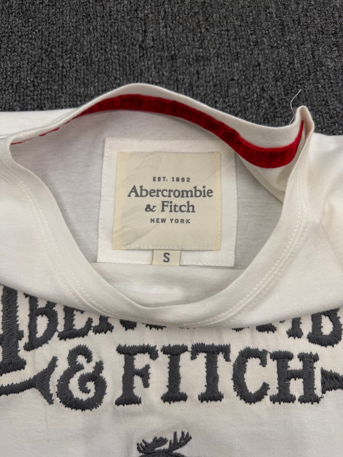 S) 아베크롬비 빈티지 로고 자수 반팔 티셔츠 상품이미지2