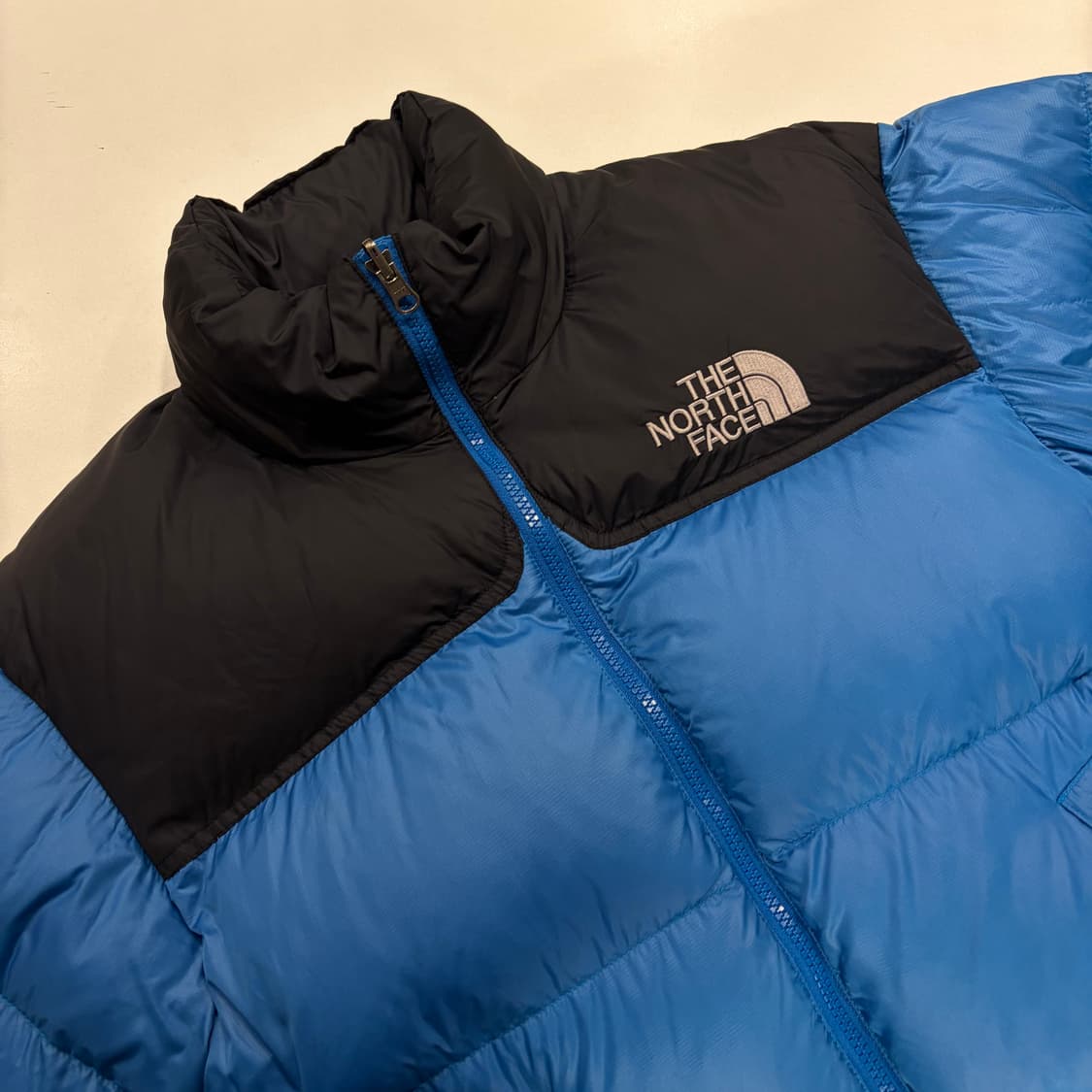 [90] 노스페이스 700 눕시 다운 패딩 블루/블랙 B768 상품이미지3