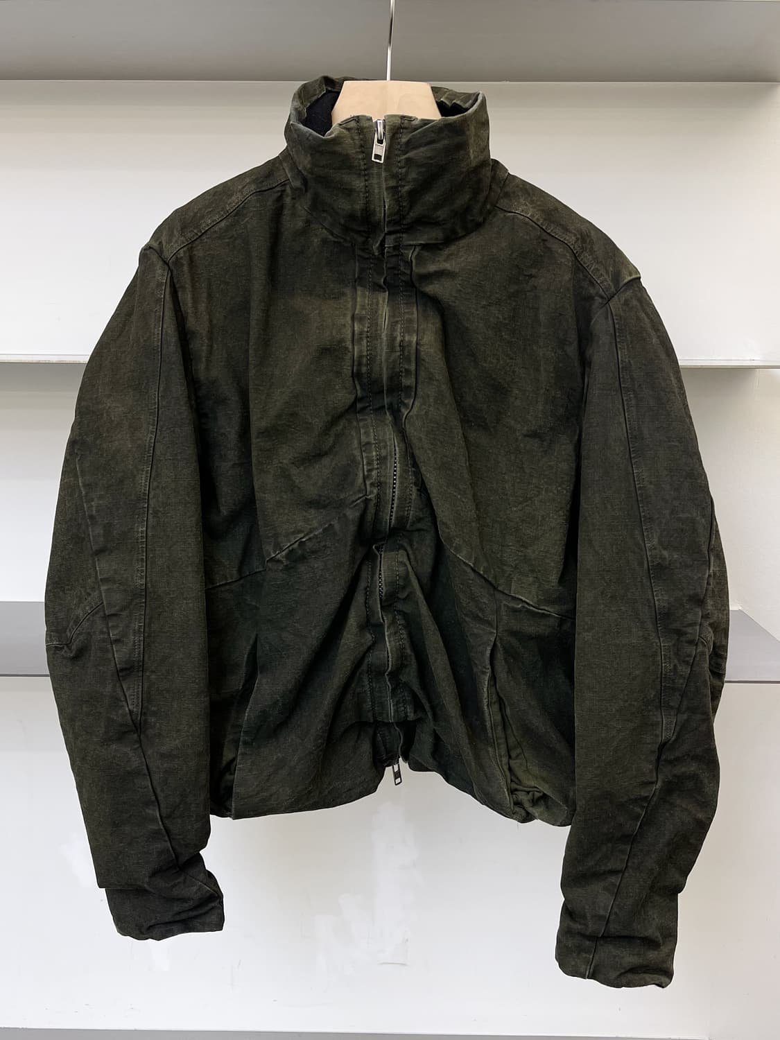 트랜짓 21fw 코티드 플리츠 자켓 상품이미지1