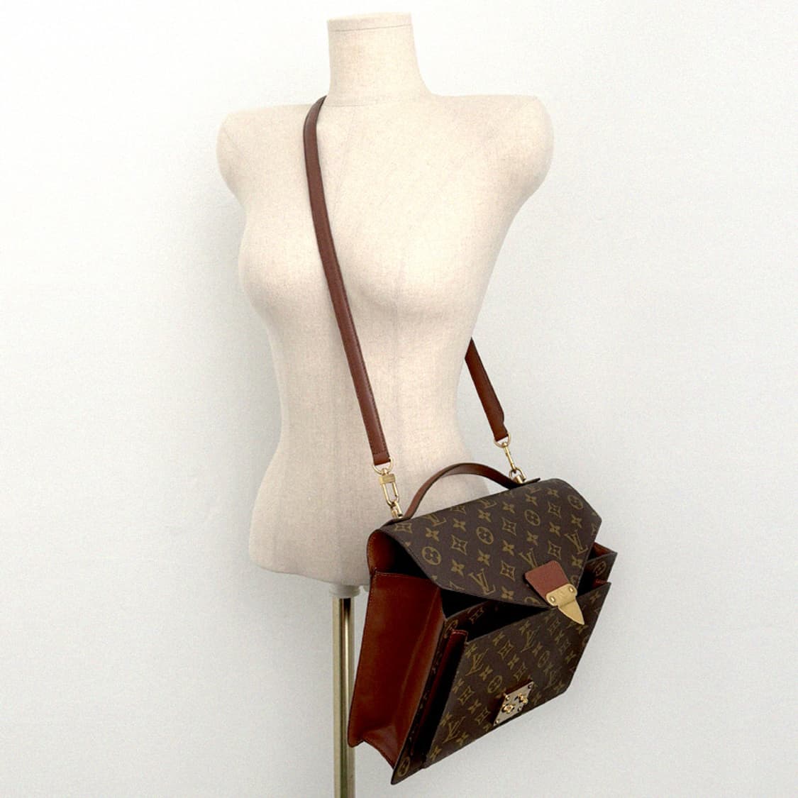 루이비통 모노그램 몽소 플랩 금장 탑핸들 2WAY 토트 크로스백 상품이미지9