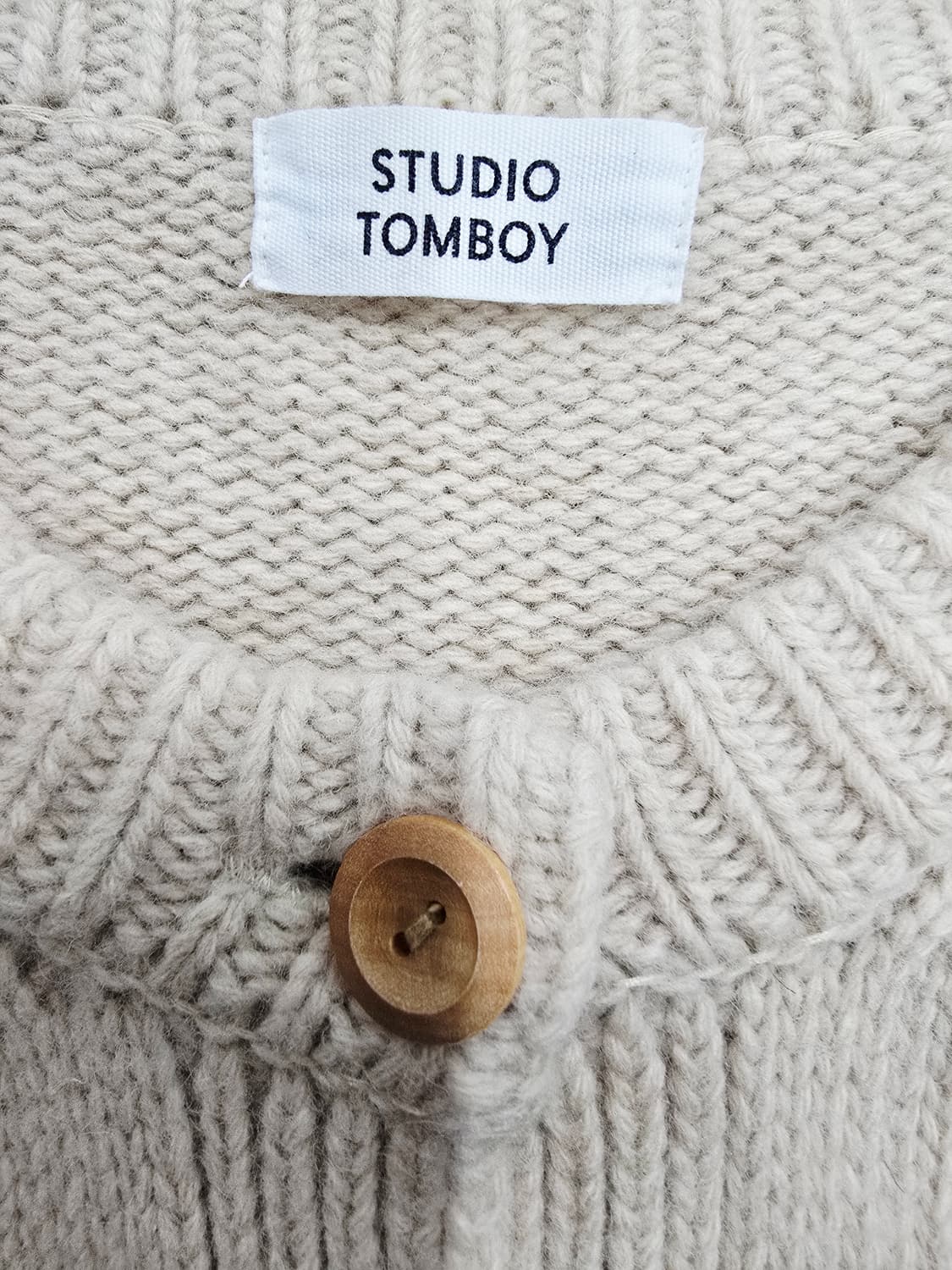 스튜디오 톰보이 베이지색 모혼방 가디건 상품이미지8