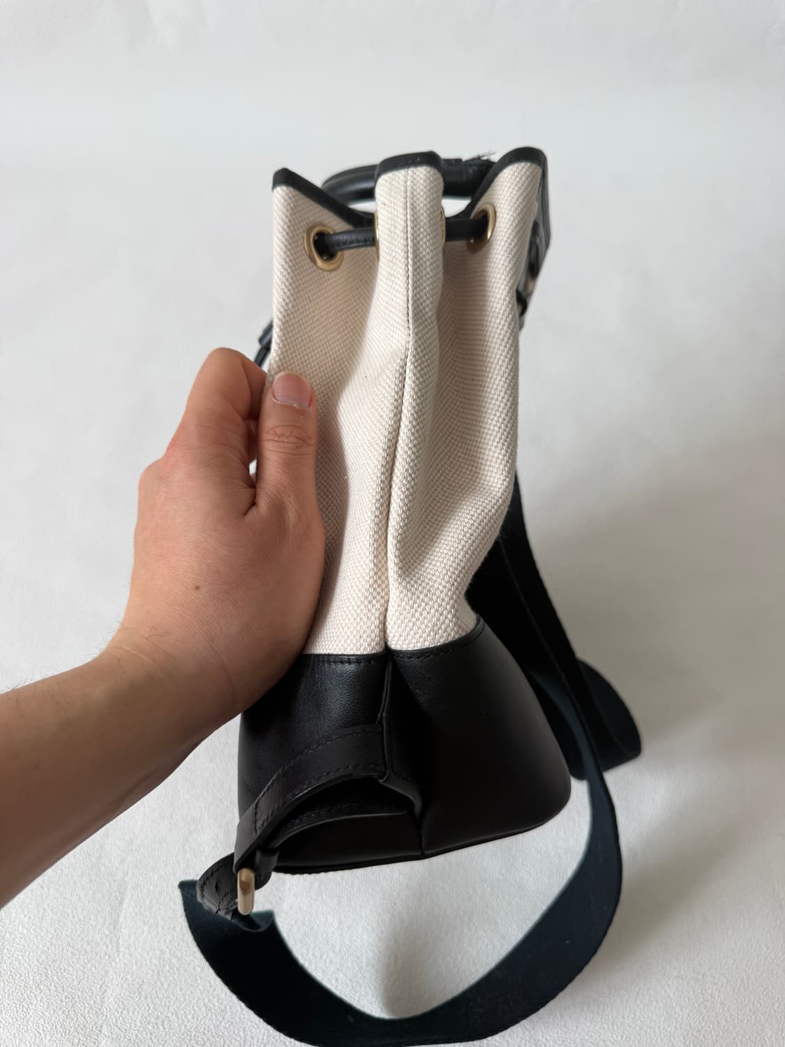 마지셔우드(MARGESHERWOOD) 캔버스&레더 버킷 백팩 상품이미지4