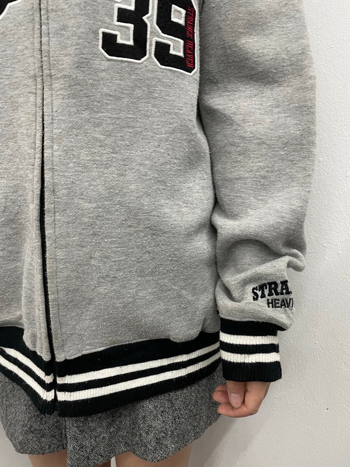 그레이 레터링 퍼 후드집업 상품이미지6