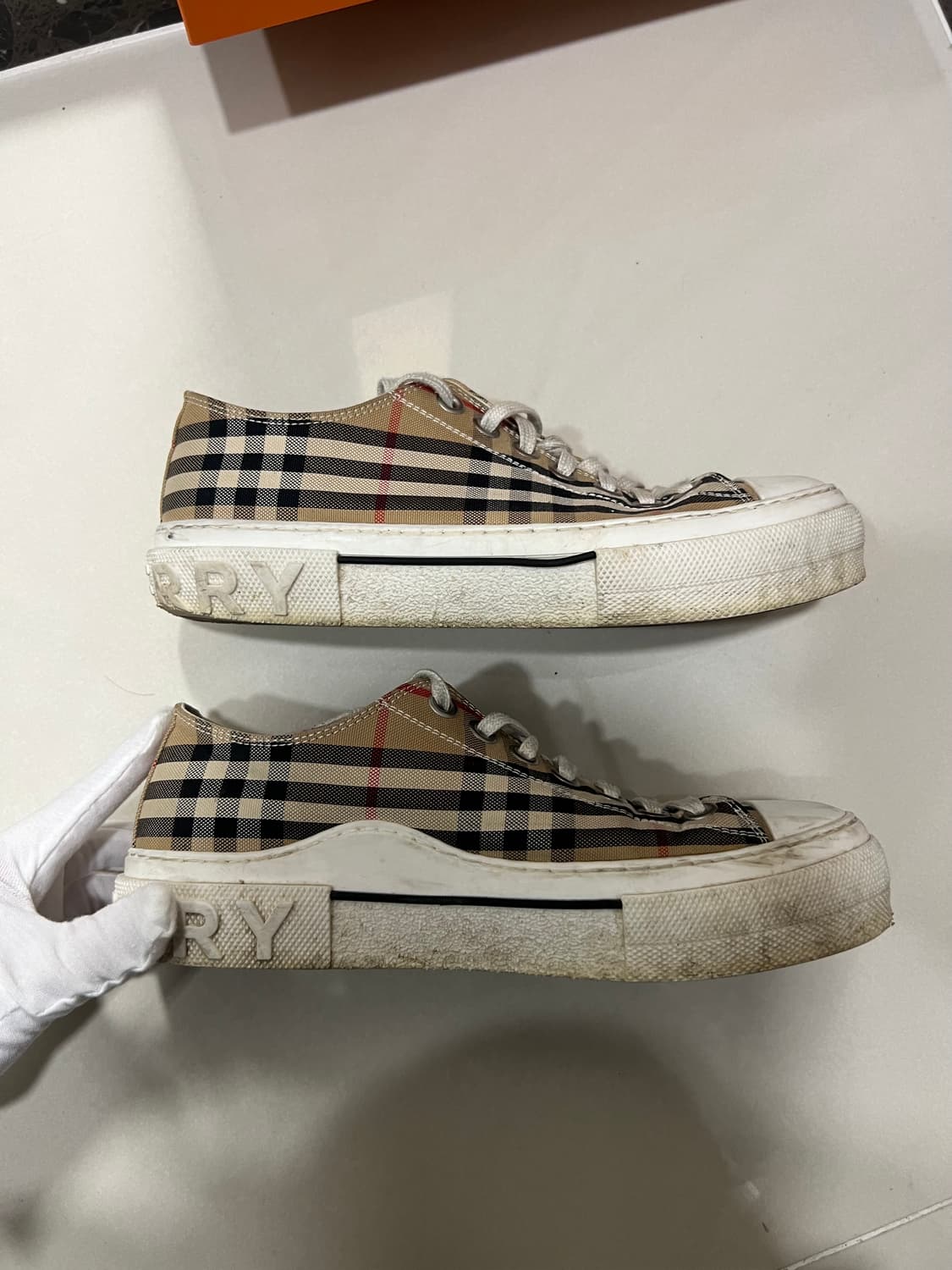 [40.5] 버버리 체크 스니커즈 상품이미지4