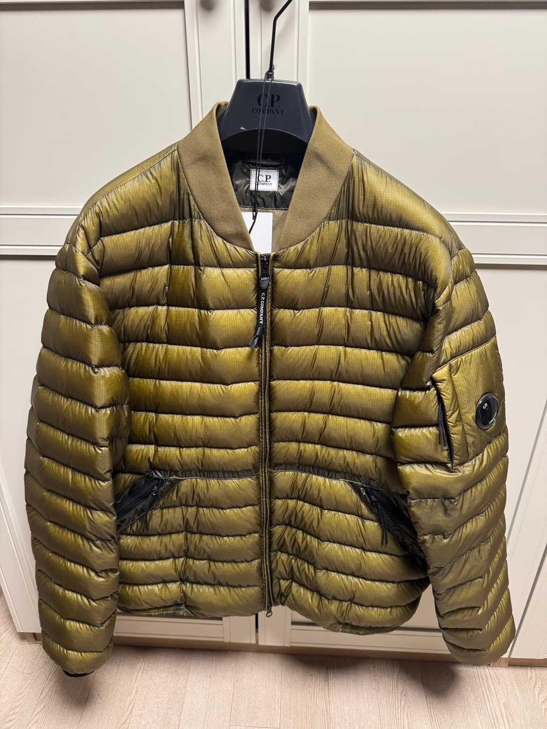 [정품] CP컴퍼니 D.D쉘 렌즈 봄버 자켓 카키 브라운 54사이즈 상품이미지1