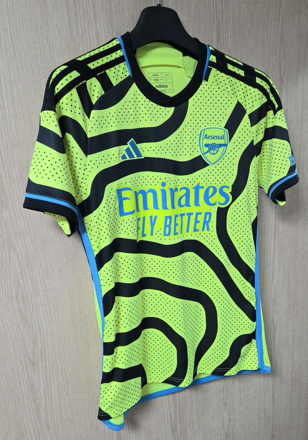 (착샷) 아스날 유니폼 져지 23-24 시즌 어웨이  상품이미지2