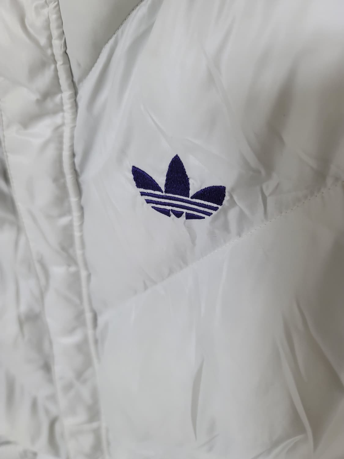 아디다스 연실버 패딩 100사이즈 상태극상
 상품이미지3