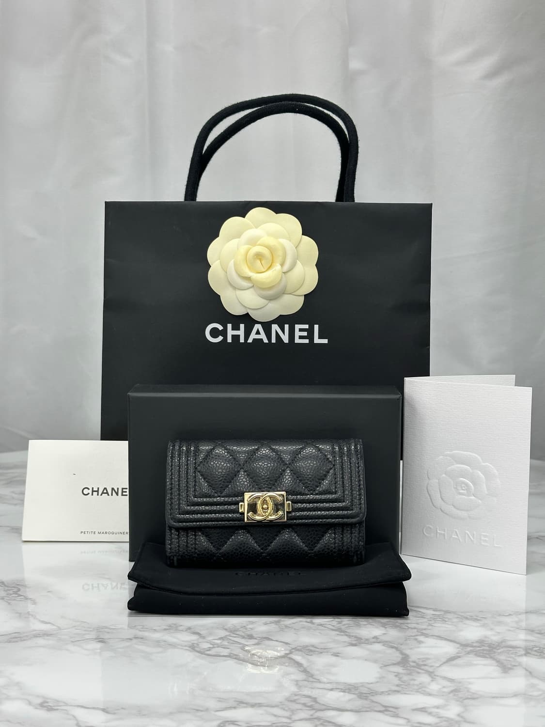 샤넬 보이 금장 카드 똑딱이 지갑 상품이미지1