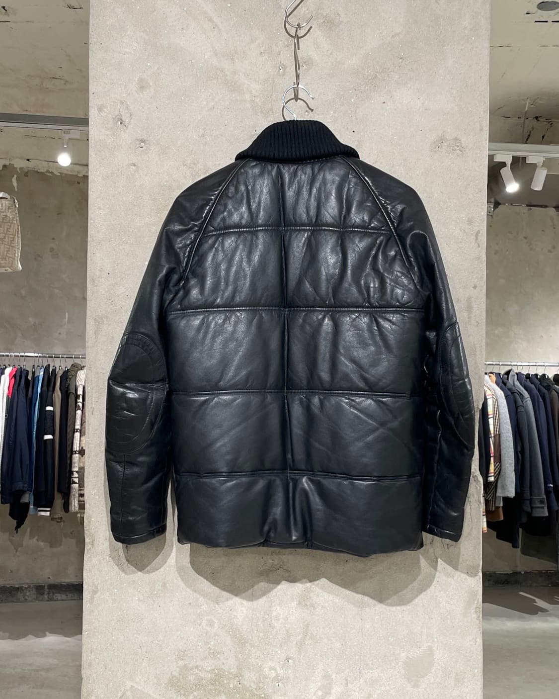 알렉산더 왕 x h&m 블랙 패디드 카우 레더 자켓 상품이미지6