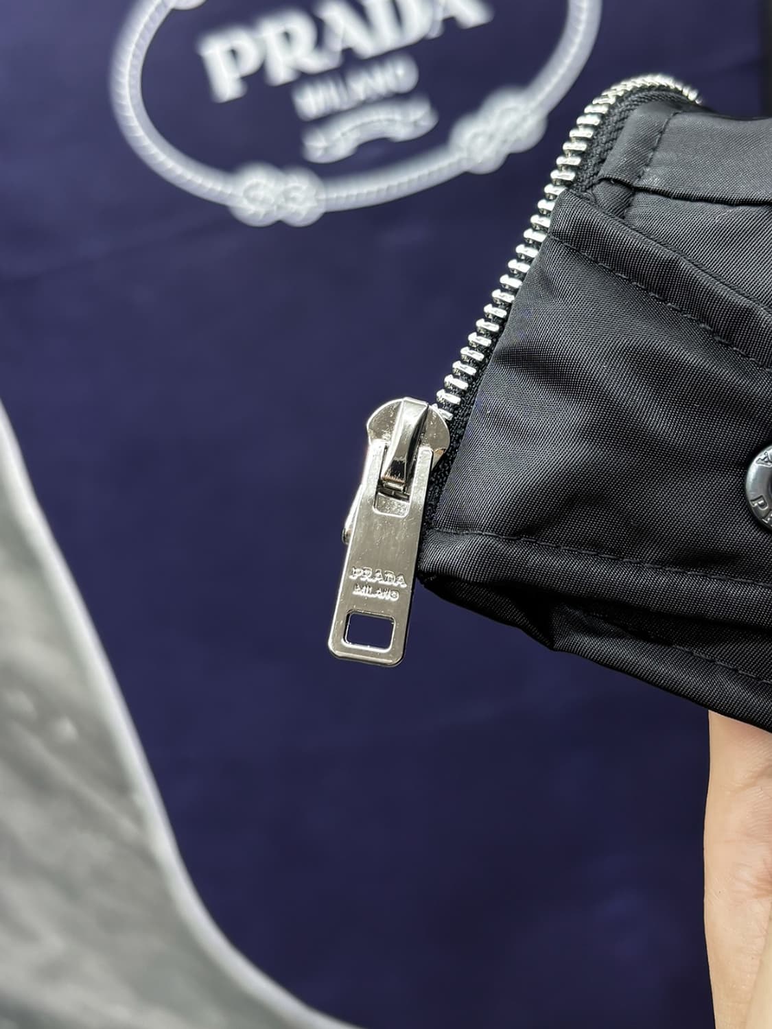 프라다 리나일론 크롭 다운 재킷 블랙 상품이미지6