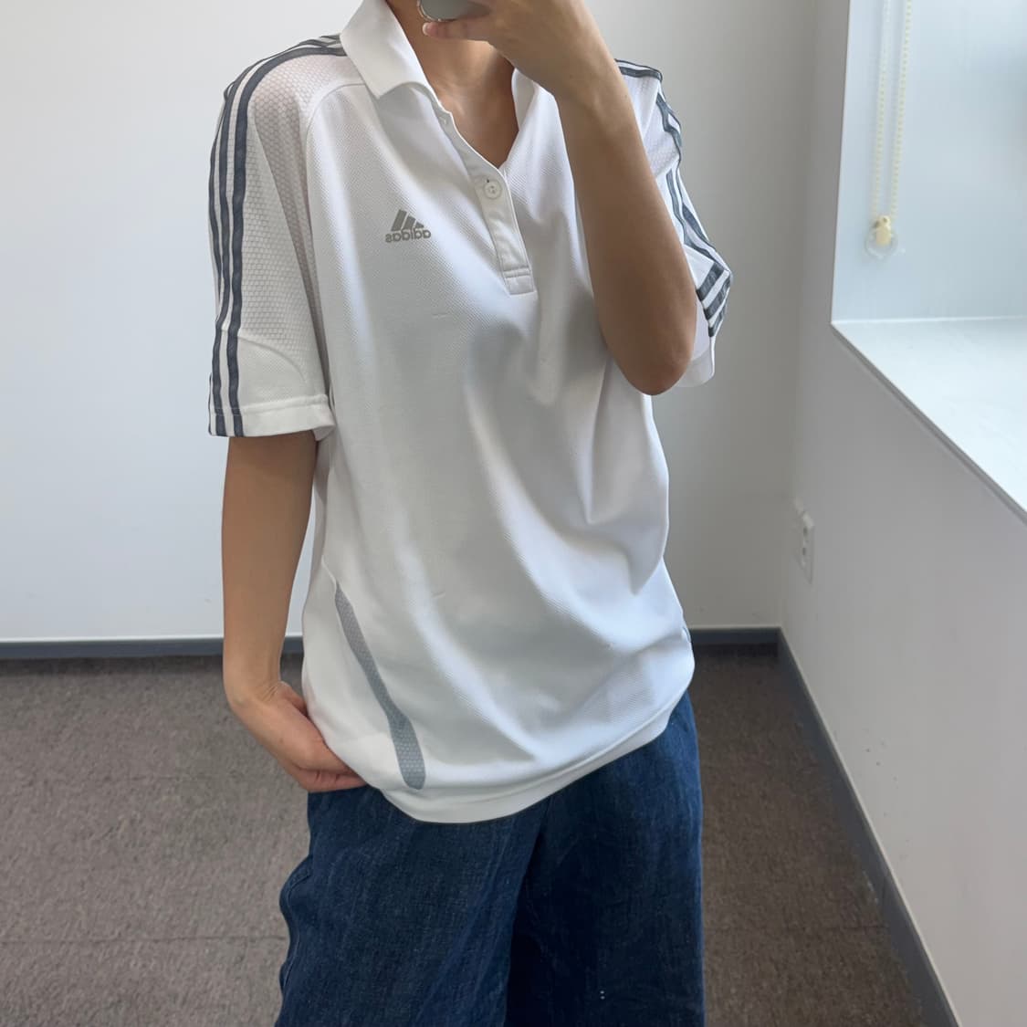 Adidas 아디다스 삼각로고 화이트 실버 트랙 카라 반팔 상품이미지2