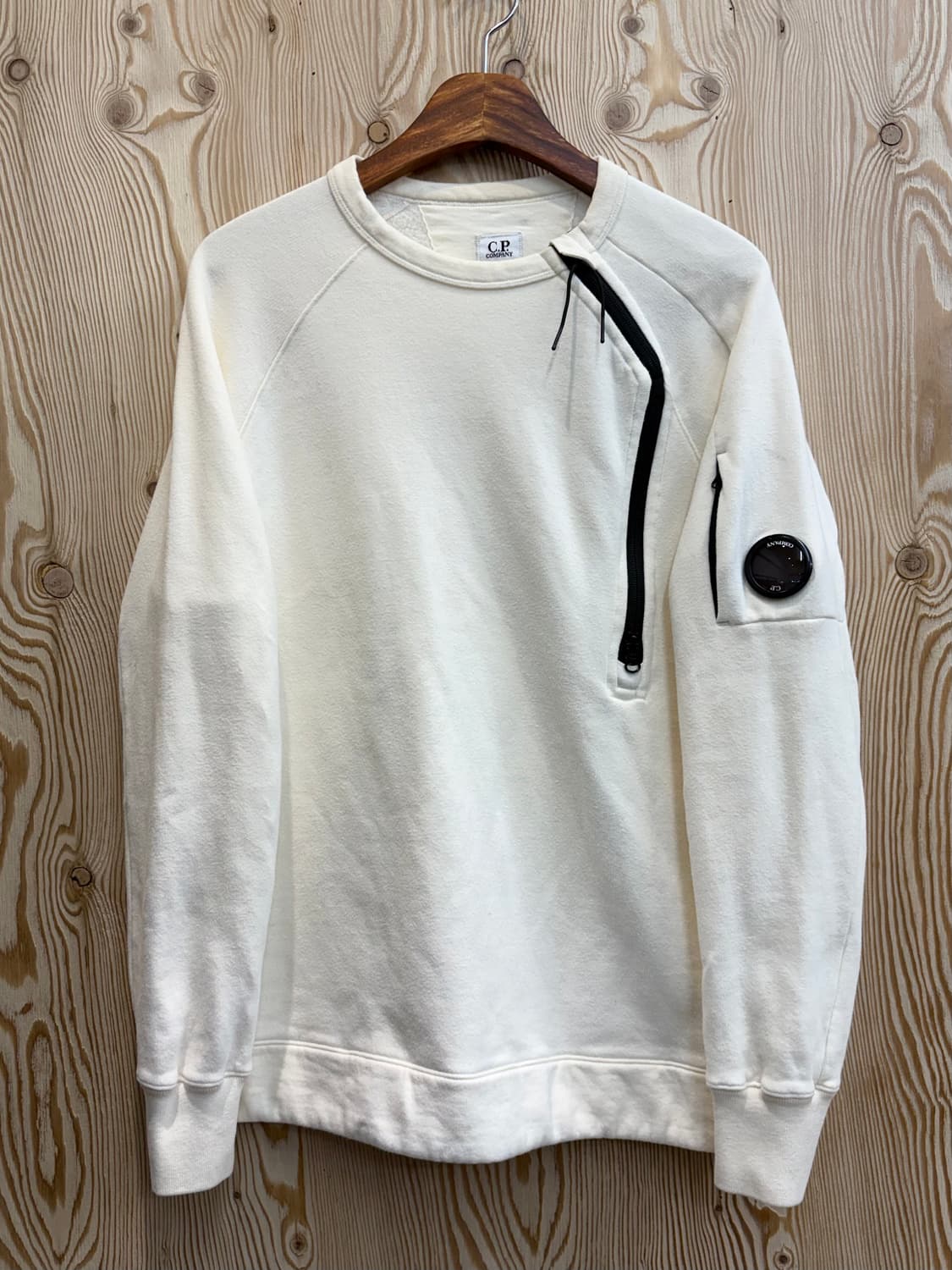 CP company 렌즈 투웨이 스웻셔츠 상품이미지1