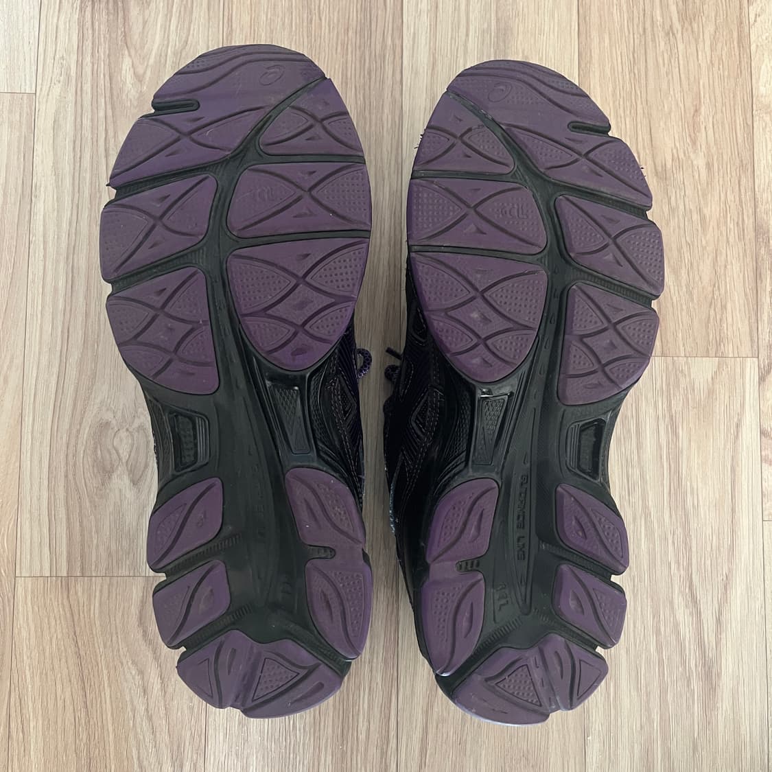 아식스 니들스 젤 NYC 블랙 퍼플 255 상품이미지3