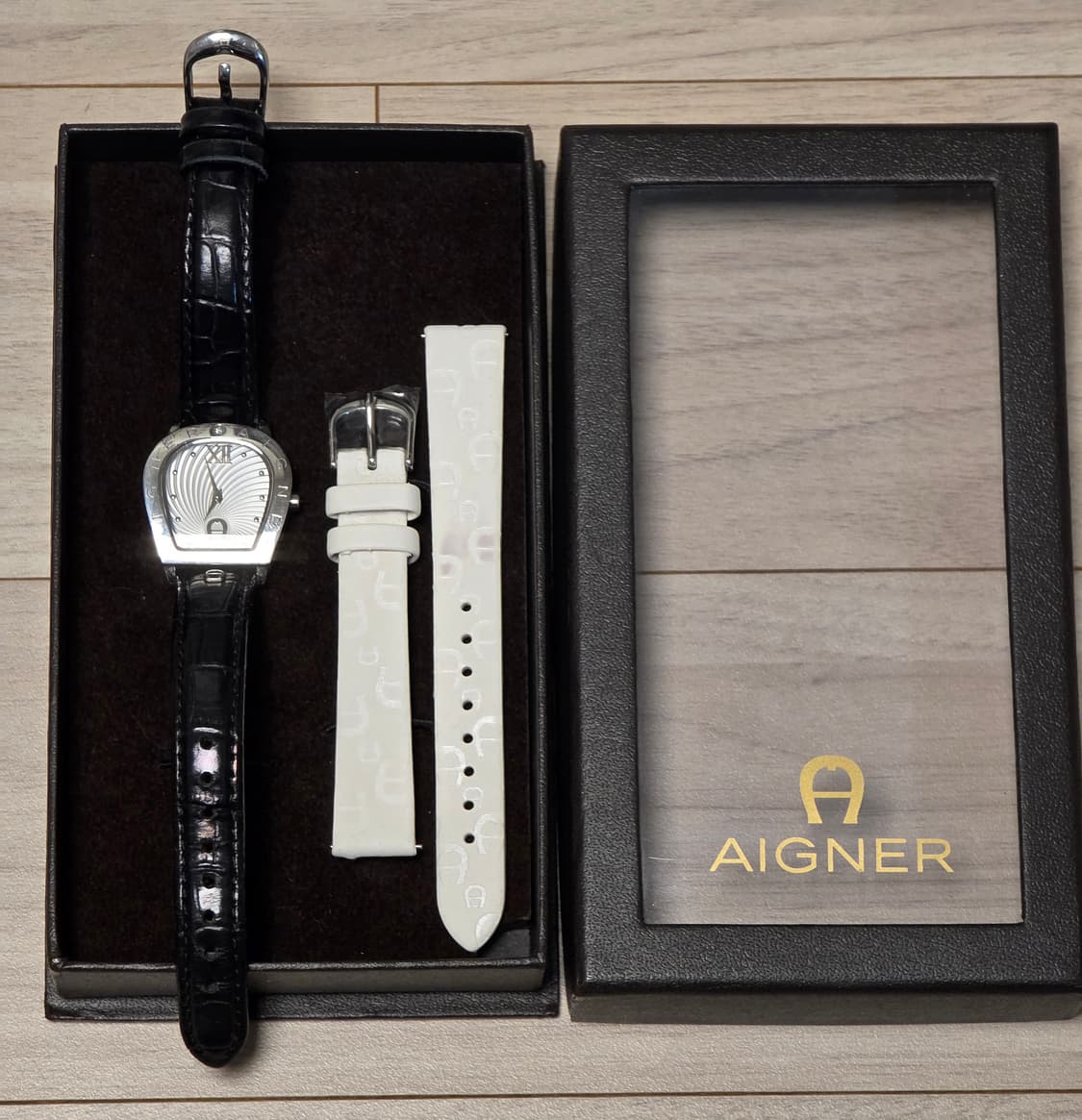 Aigner(아이그너) A32200 여성용 쿼츠 클래식시계 상품이미지1