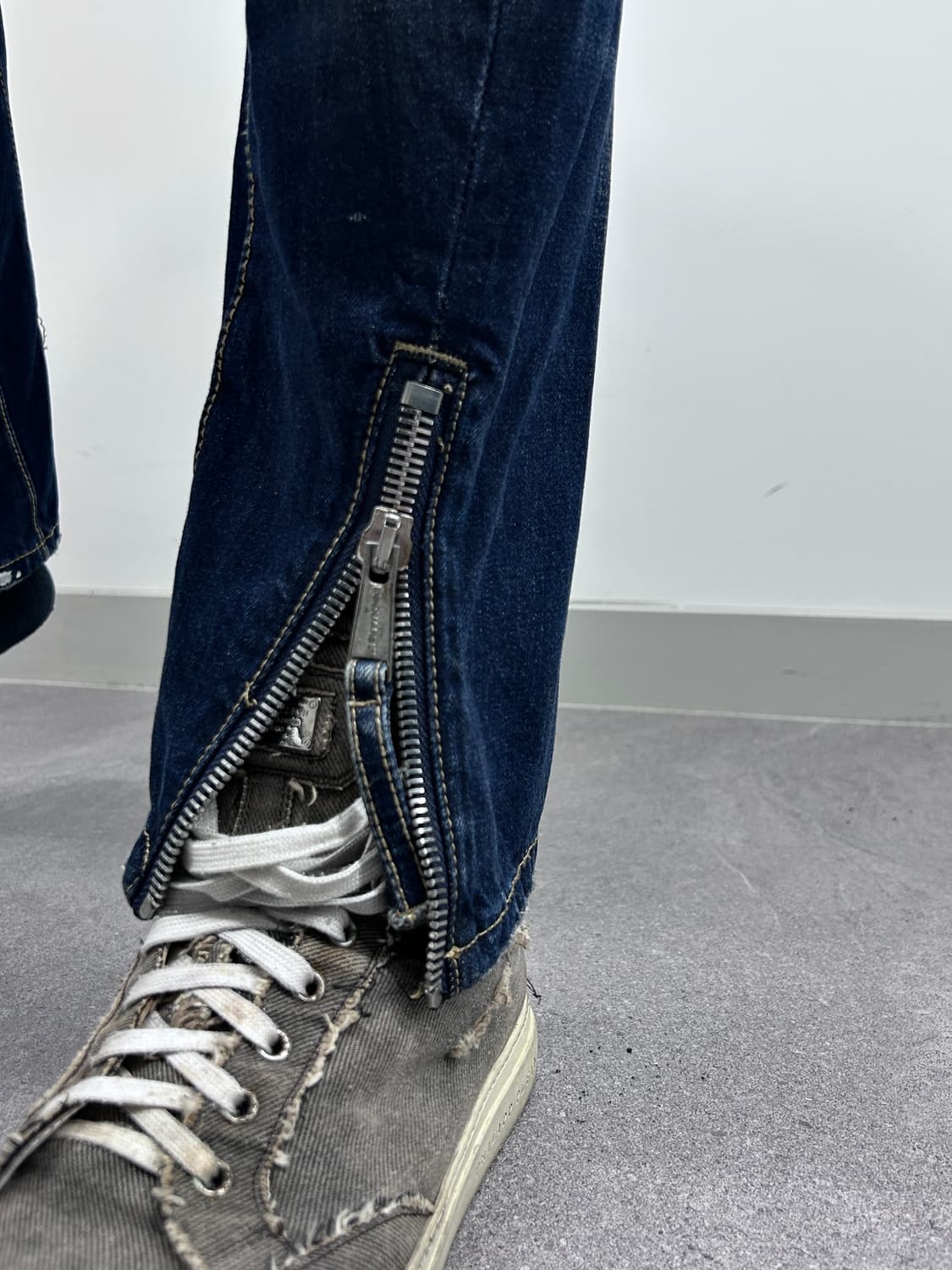 디스퀘어드2 플레어 짚 더티 페인트 데님  상품이미지3