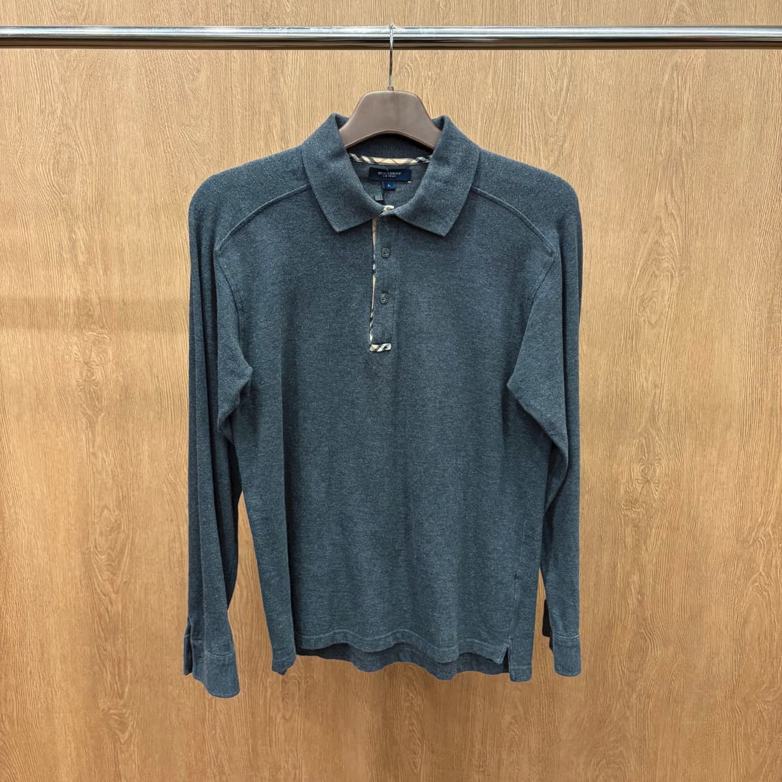 버버리 런던 코튼 롱슬리브 티셔츠 노바 체크 트리밍 버튼 디테일 차콜 상품이미지2