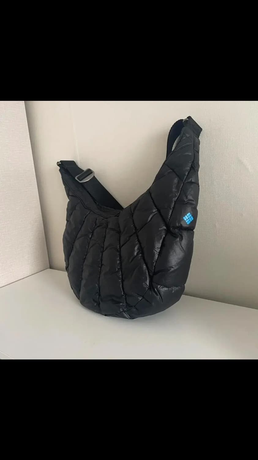 컬럼비아 패딩 크로스백 블랙 상품이미지3