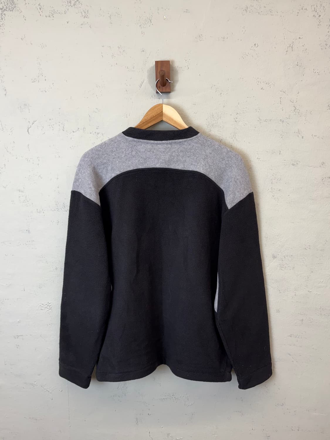 엄브로 올드스쿨 빅로고 후리스 웜업 상품이미지2