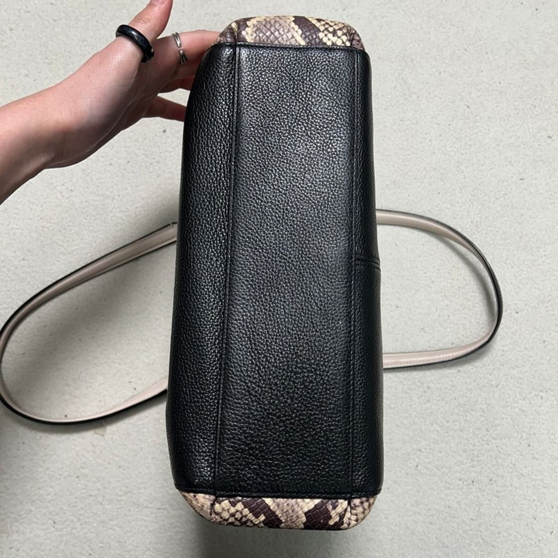 코치 스몰 크리스티 캐리올 숄더백 상품이미지3