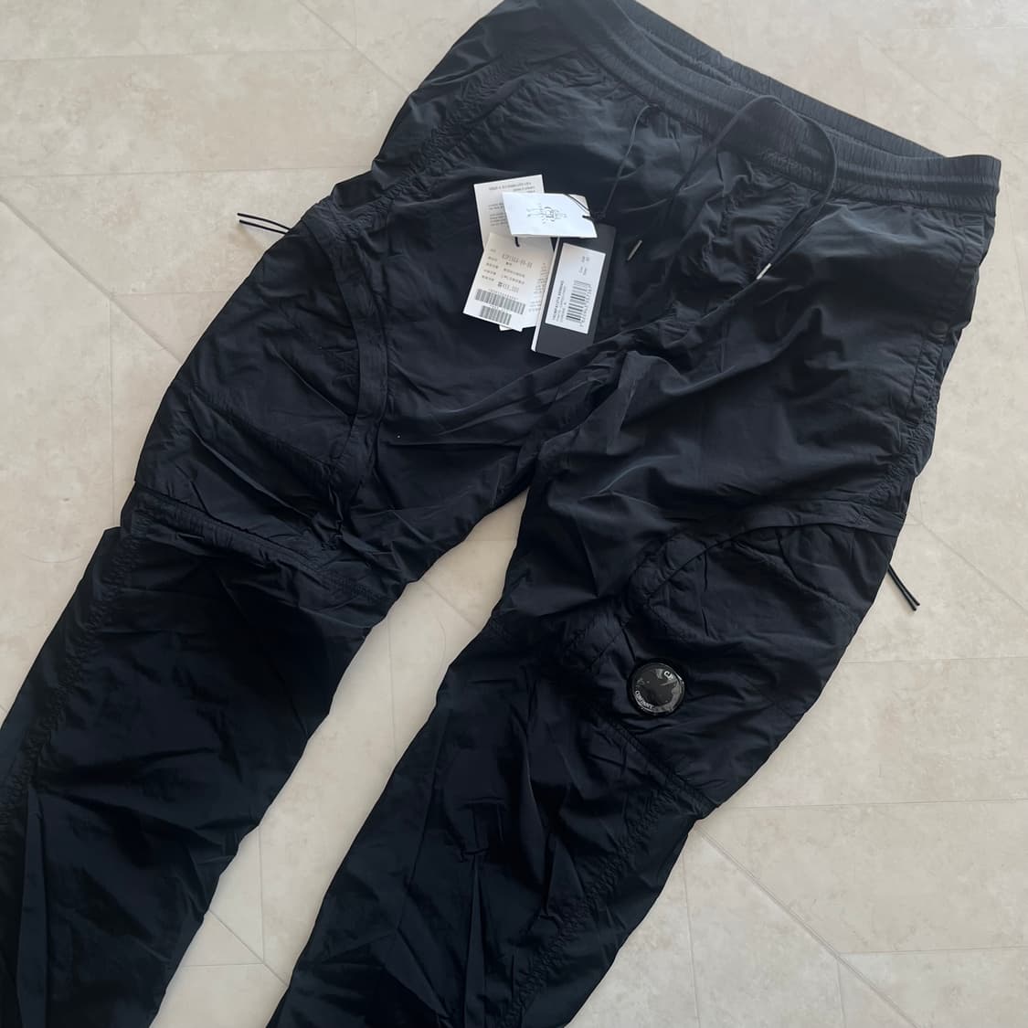 새상품(50)씨피컴퍼니 크롬 R 레귤러 지퍼 나일론팬츠 블랙 상품이미지4