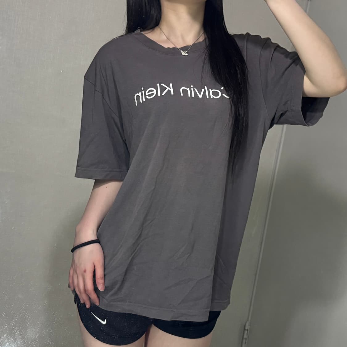 캘빈클라인 그레이 반팔티 🩶 상품이미지1