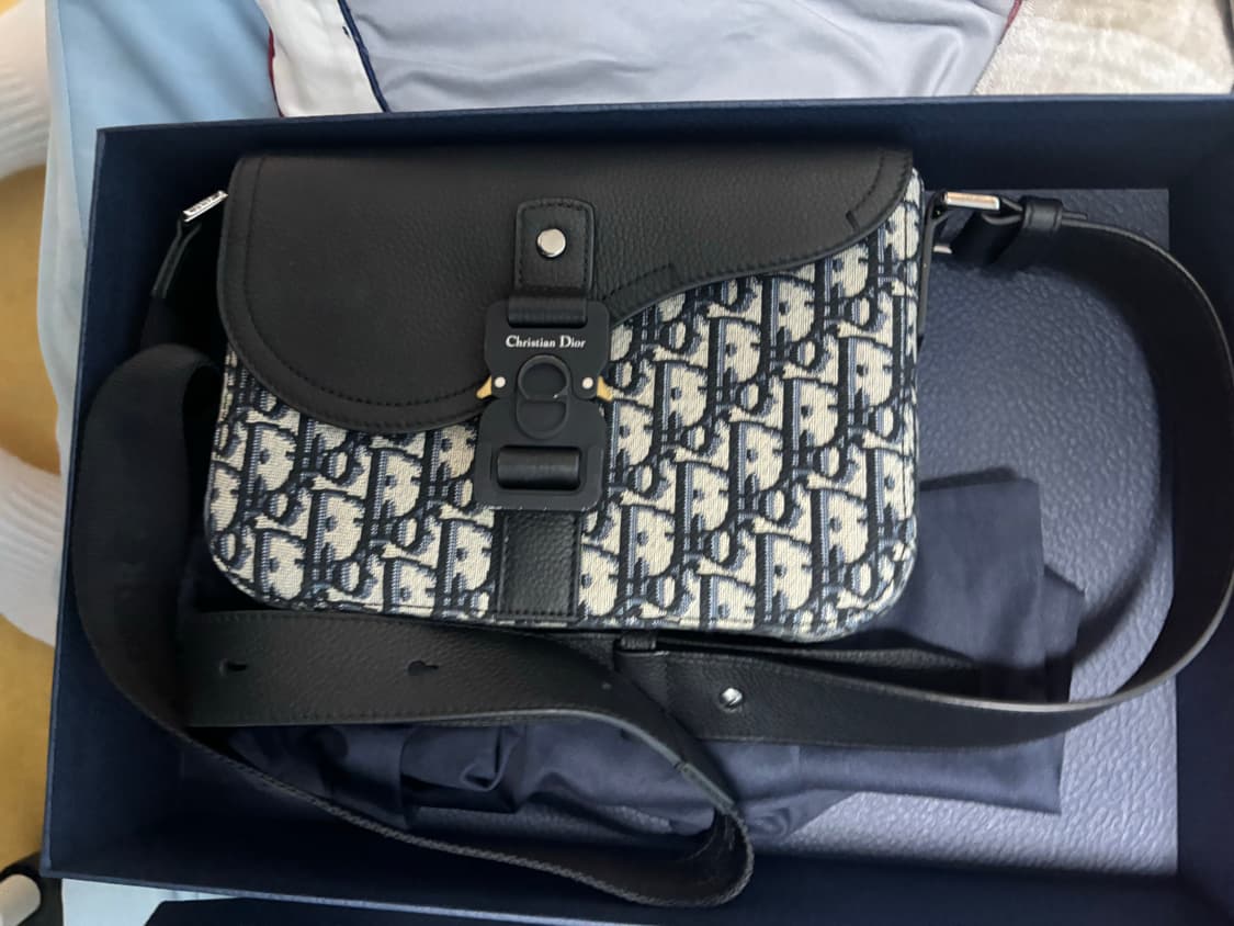 디올 스몰 스트랩 새들백 블랙 남성 크로스백 풀박스 상품이미지1