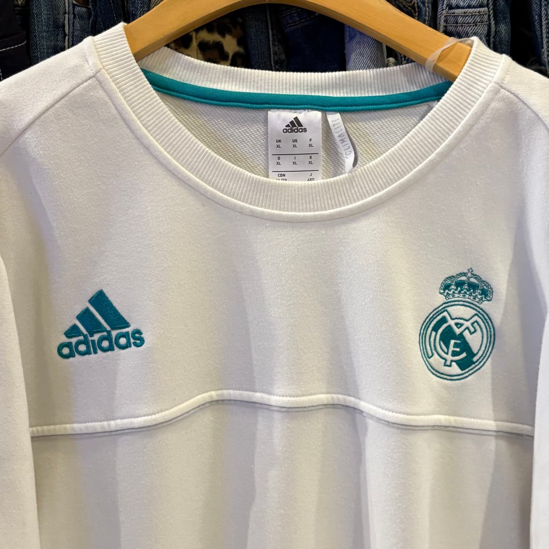 아디다스 레알마드리드 화이트 맨투맨 상품이미지4
