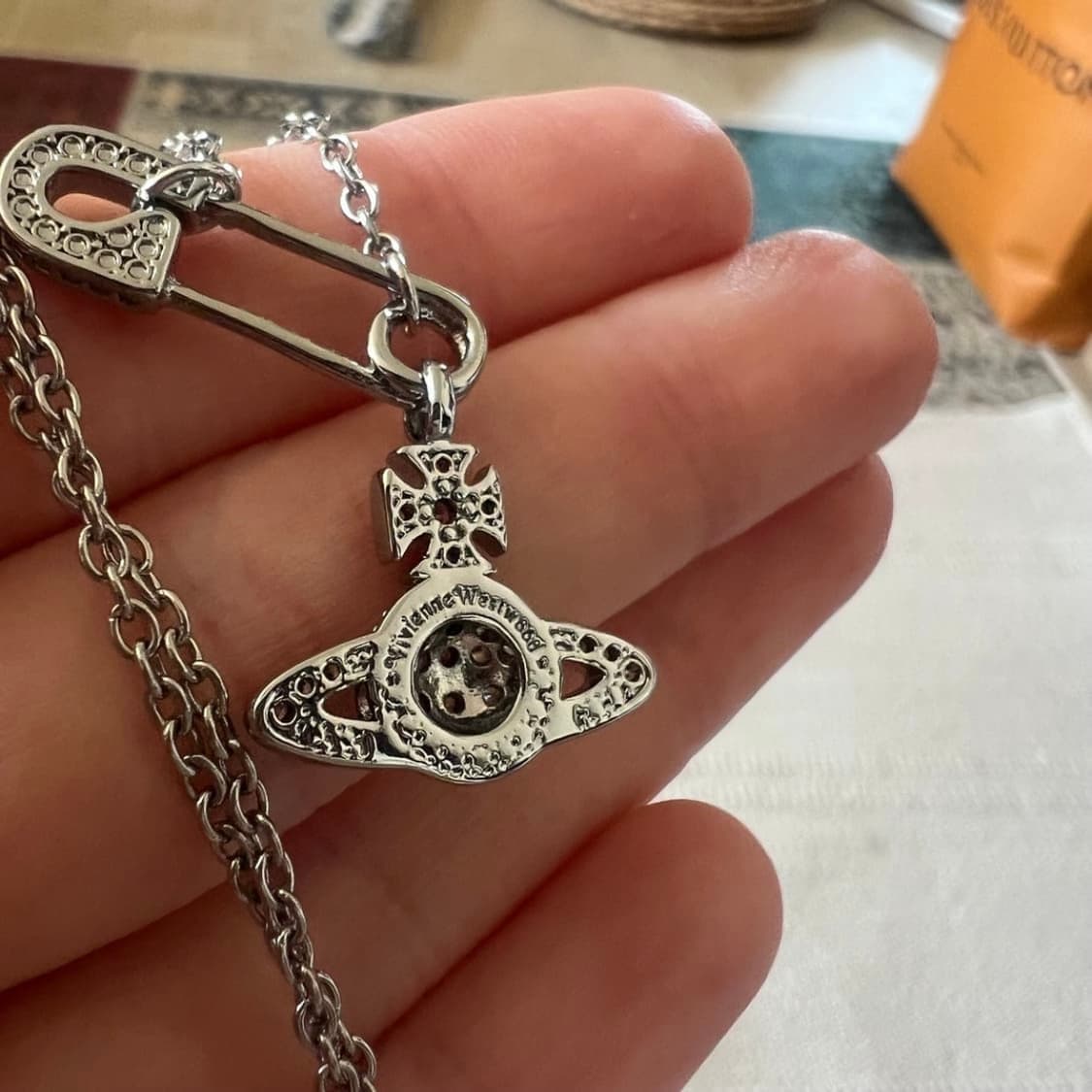 비비안웨스트우드 아카이브 세이프티핀 바스 릴리프 orb 초커 목걸이 상품이미지5