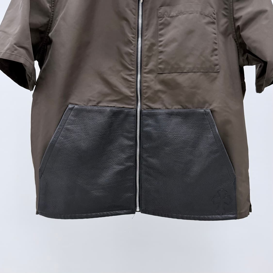 [S+급/XL] 크롬하츠 나일론 레더패치 집업 반팔 셔츠 브라운 상품이미지3