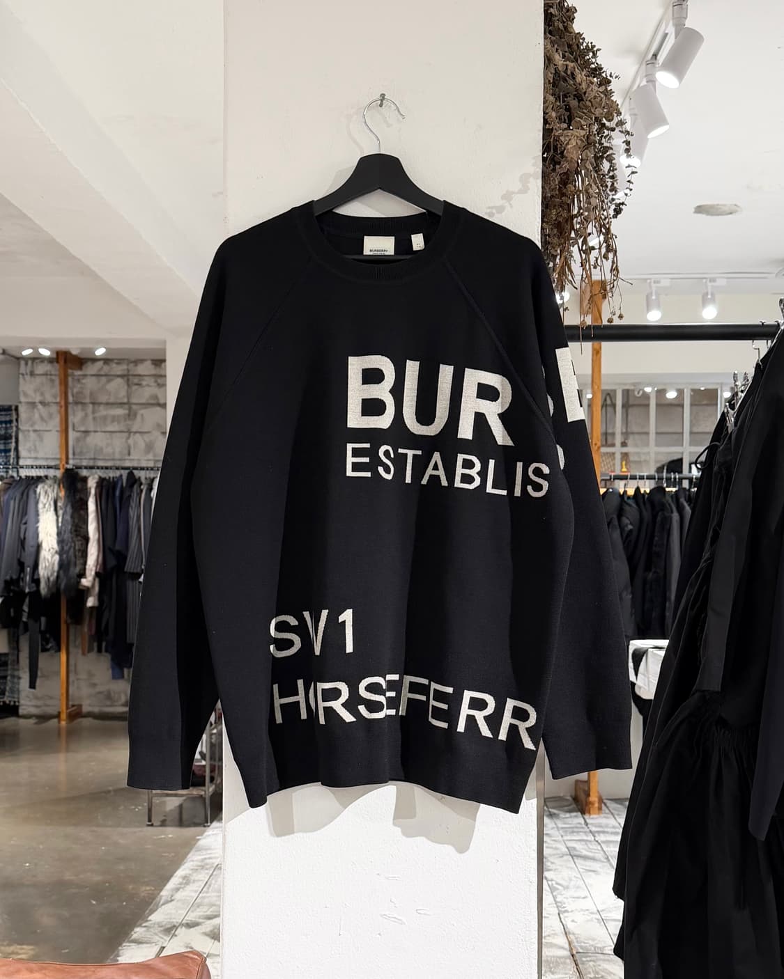 버버리 블랙 호스페리 로고 니트 스웨터 상품이미지1