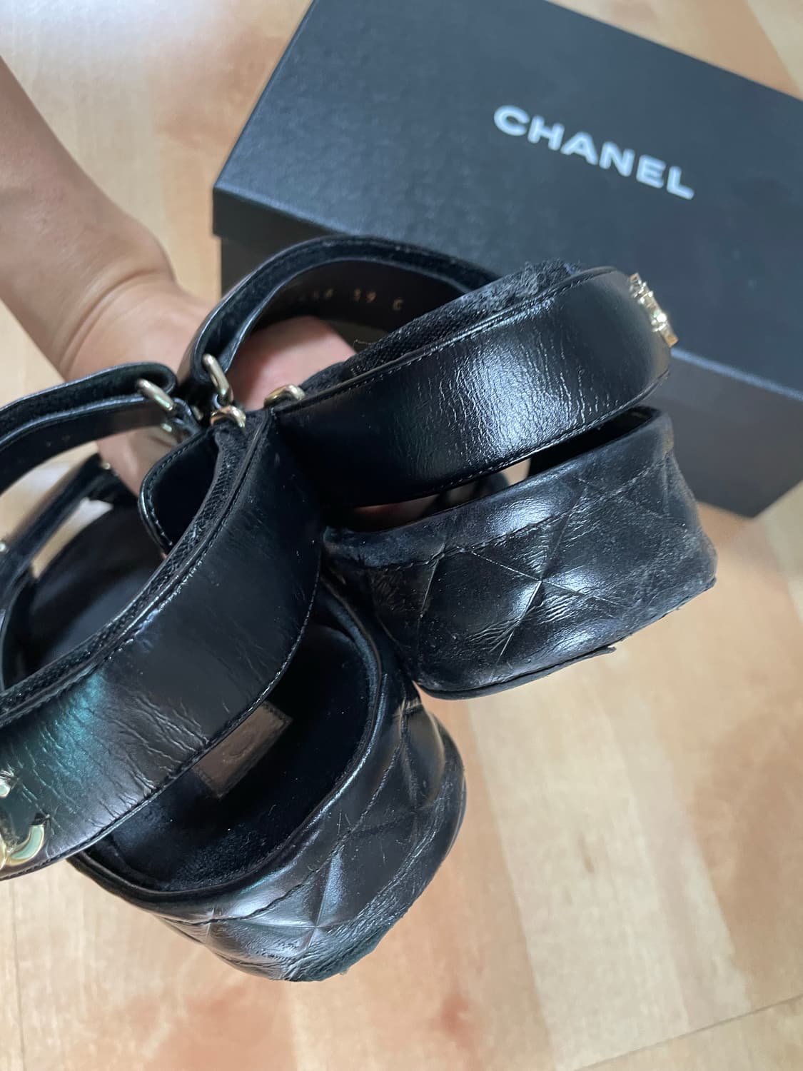 가격내림) 샤넬 블랙 벨크로 샌들 39 상품이미지3