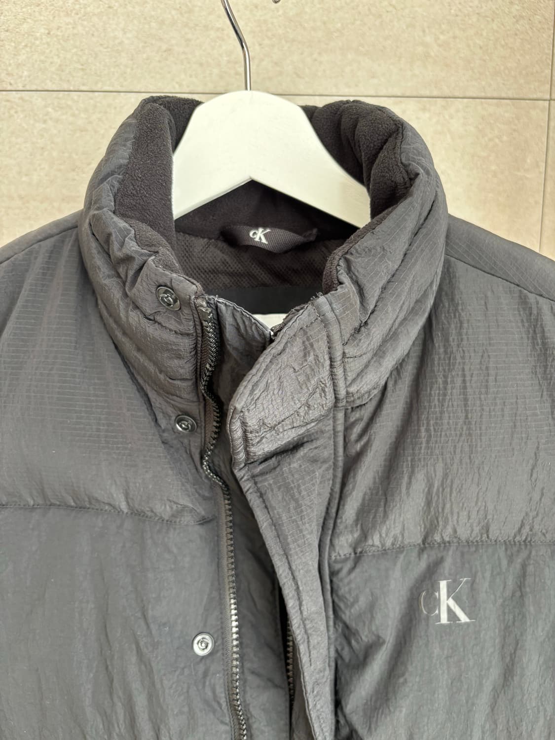 ck 캘빈클라인 패딩조끼 블랙 상품이미지3