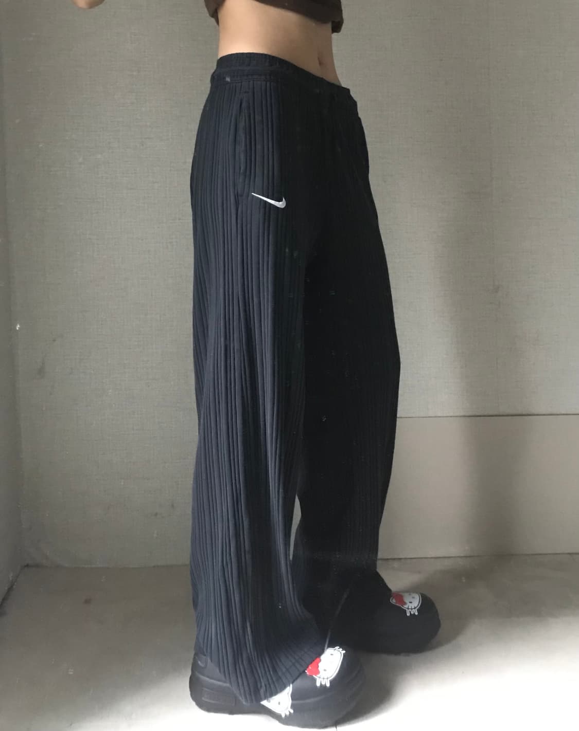 나이키 블랙 와이드핏 트레이닝팬츠 상품이미지2