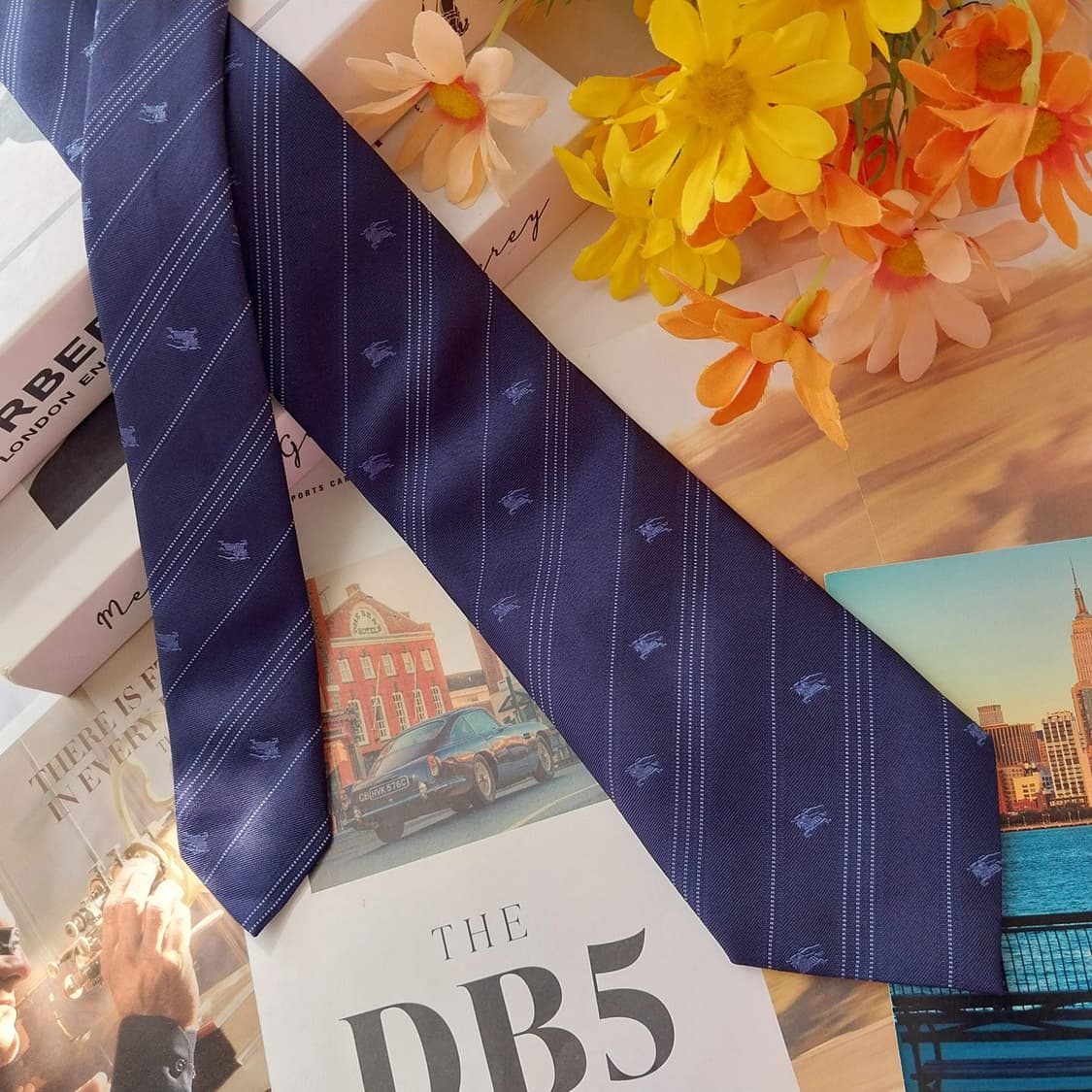 버버리 네이비 기마사 패턴 슬림 넥타이 8cm A+등급 K2553
 상품이미지4