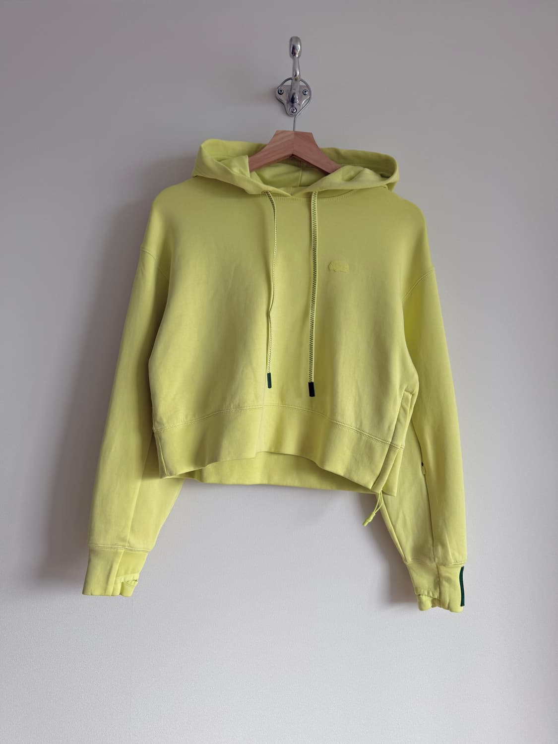 라코스테(LACOSTE) 네온 크롭 후드 상품이미지1