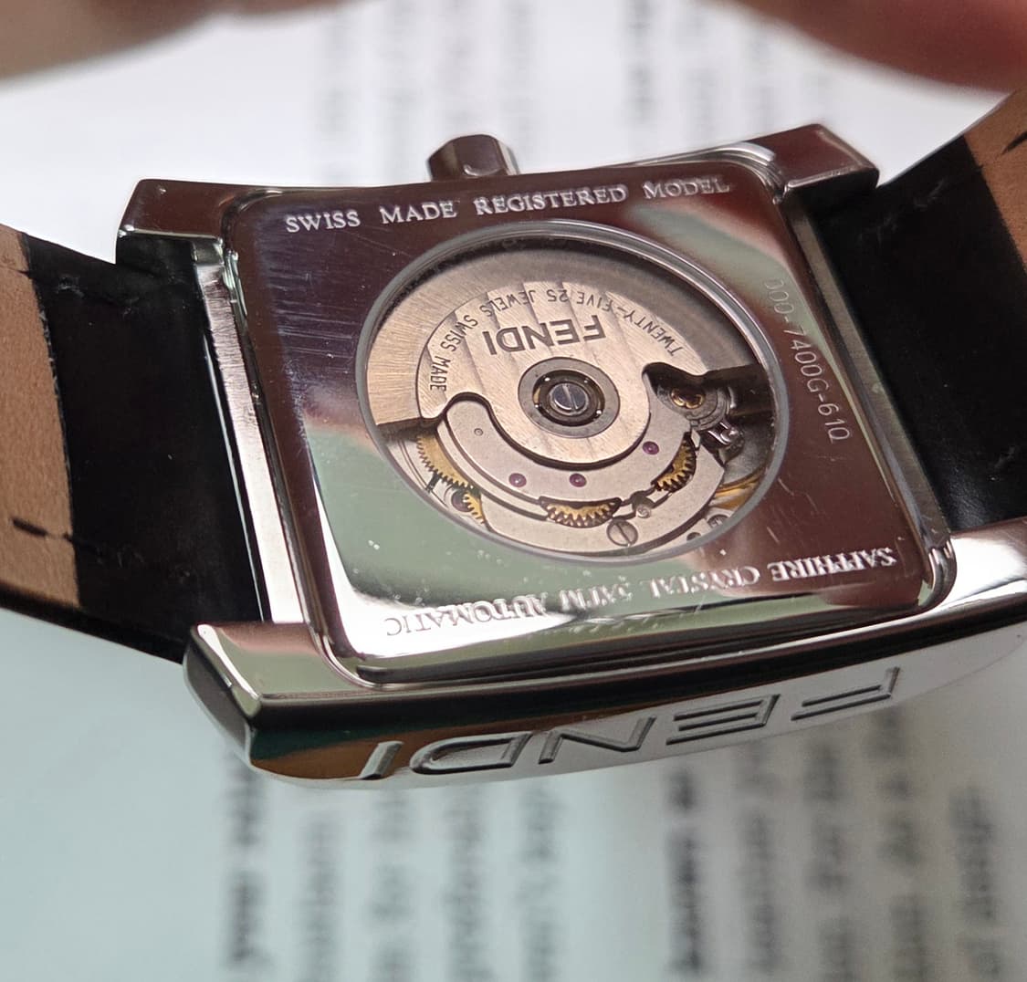 명품 펜디 7400G 사각탱크 블랙 기요쉐 다이얼 오토매틱  상품이미지5