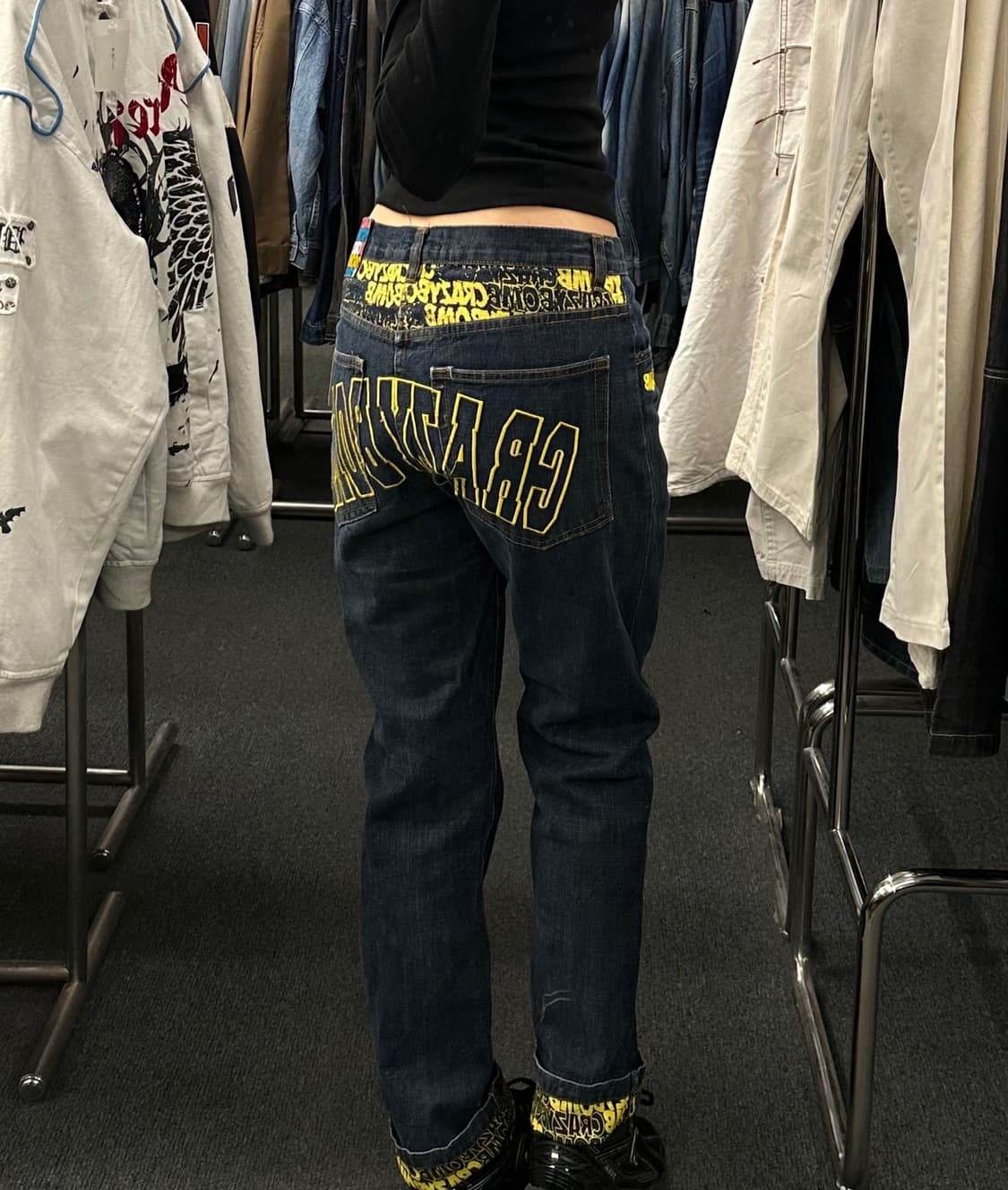 M) CRAZY BOMB 후면 자수 진청 데님 팬츠 상품이미지1