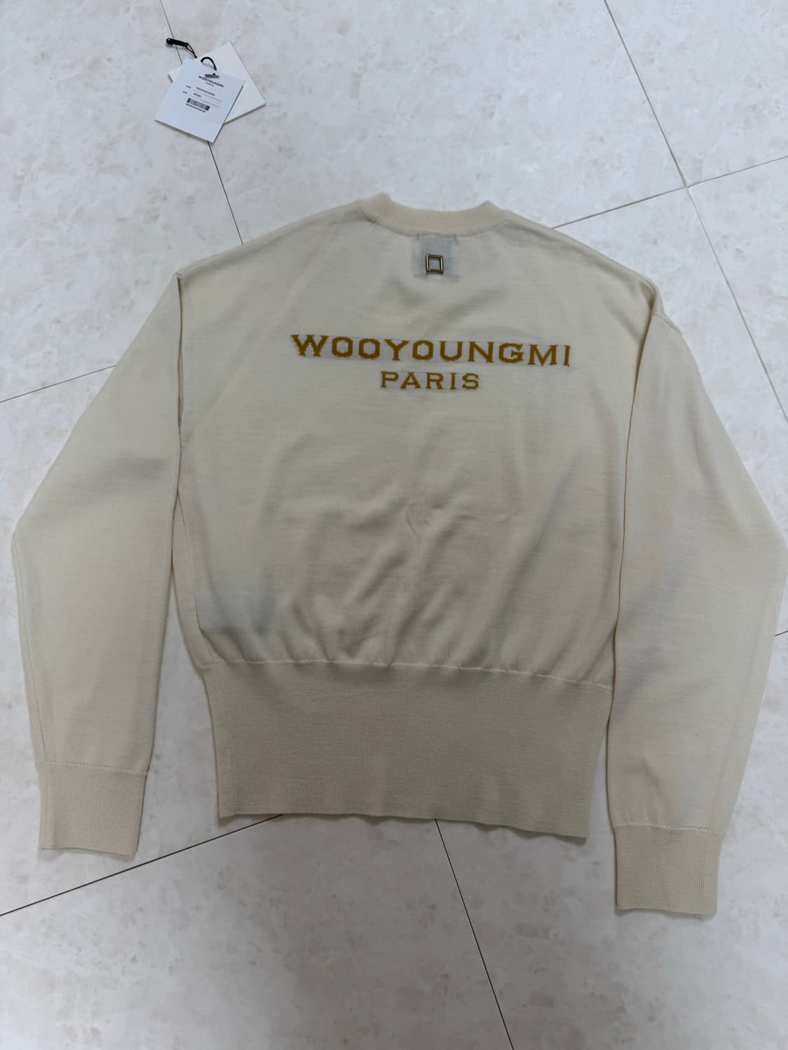 우영미 23시즌 크림/아이보리 컬러 니트 (라운드넥 베이직 니트) 상품이미지3