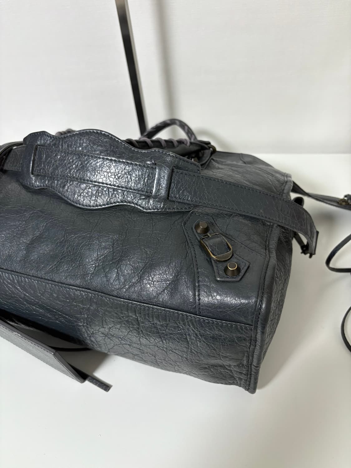 발렌시아가 시티 모터백 다크그레이 상품이미지8