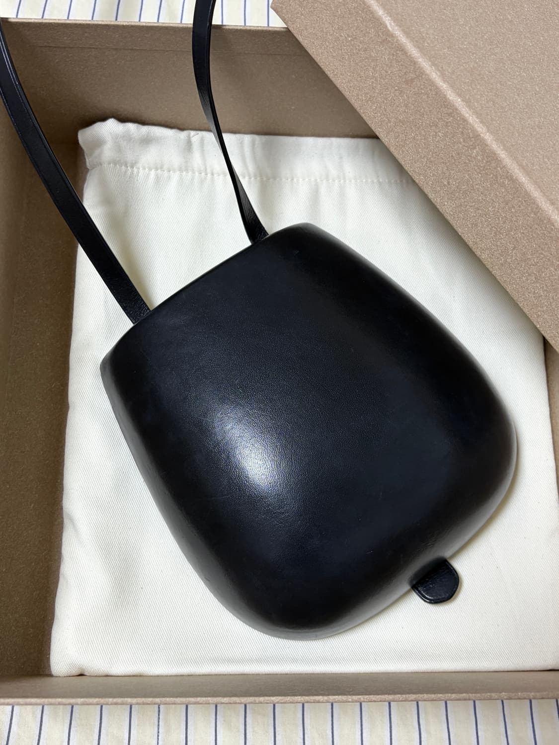 르메르 타코백 블랙 상품이미지2